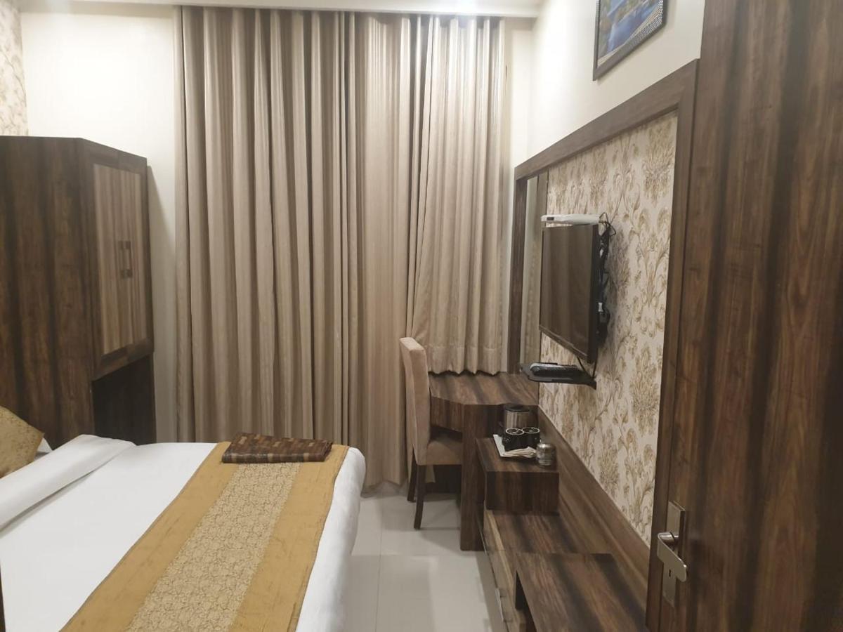 Hotel Malhotra Inn 50 Meter From Golden Temple Амрітсар Екстер'єр фото